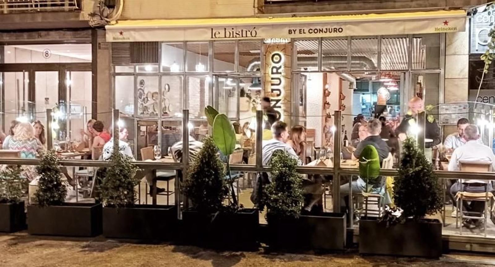 Le Bistró by El Conjuro