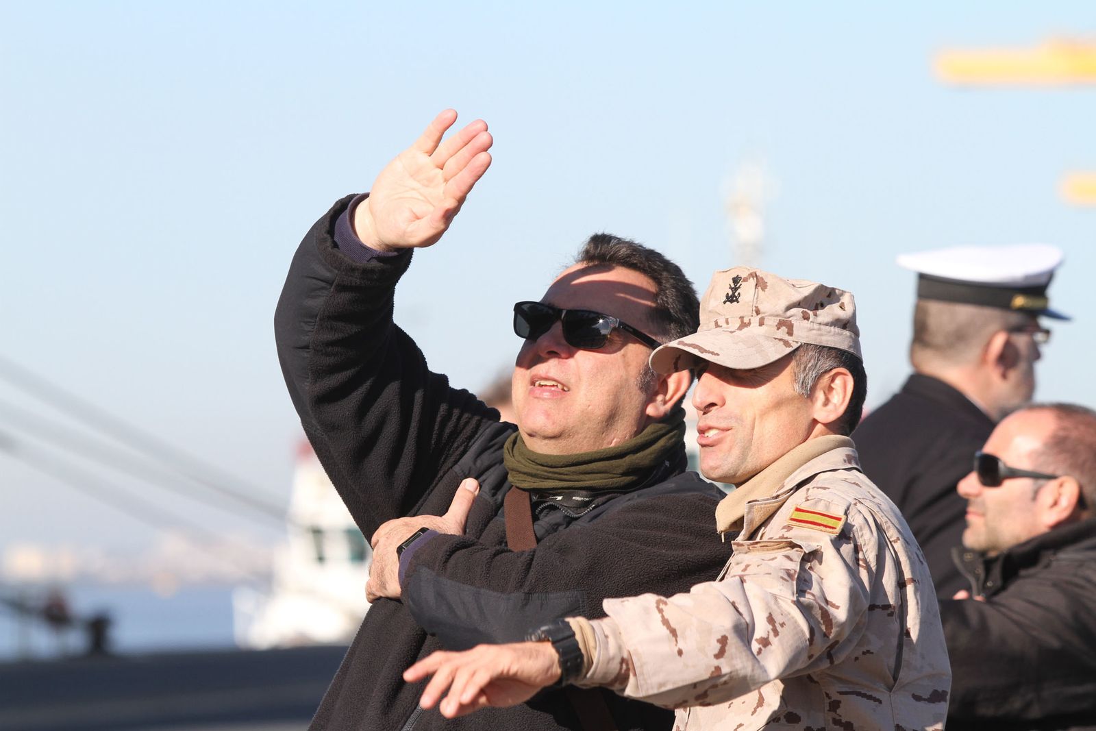 Imágenes de las primeras horas del portaaviones "Juan Carlos I" en el puerto de Huelva, durante su visita este fin de semana