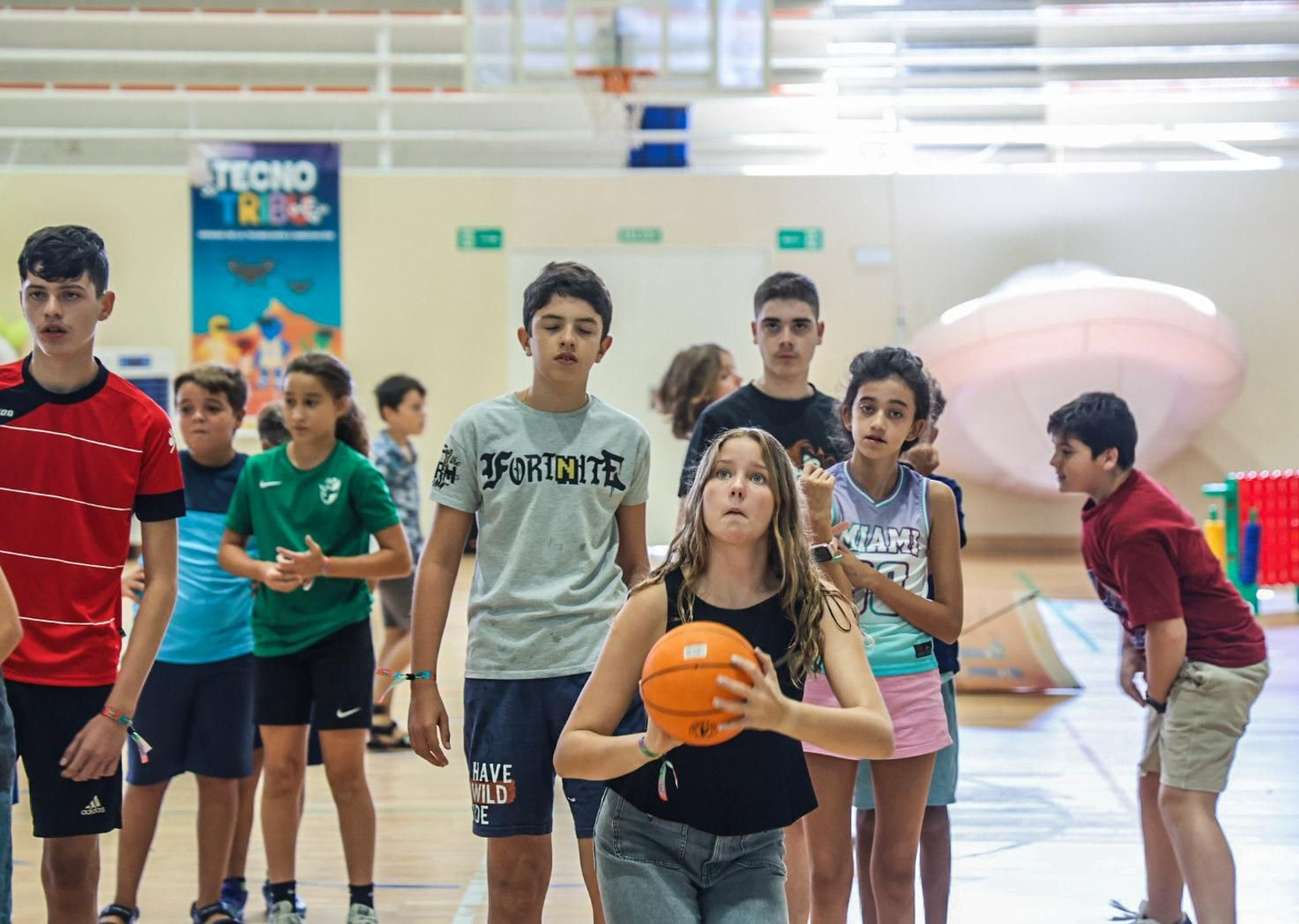 Imágenes del primer campamento Tecnotribu, en el Polideportivo Municipal Diego Lobato