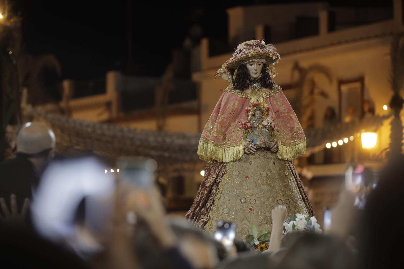 Traslado de la Virgen del Rocio: Emotiva noche desde Almonte al Chaparral, en imágenes