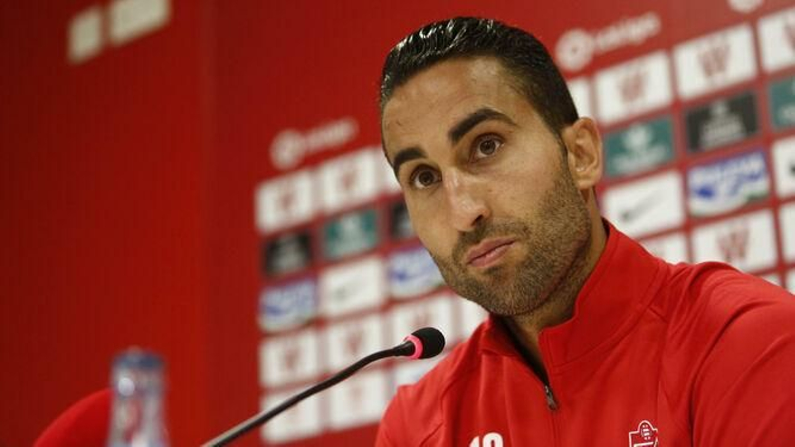 Montoro atiende a los medios en una rueda de prensa