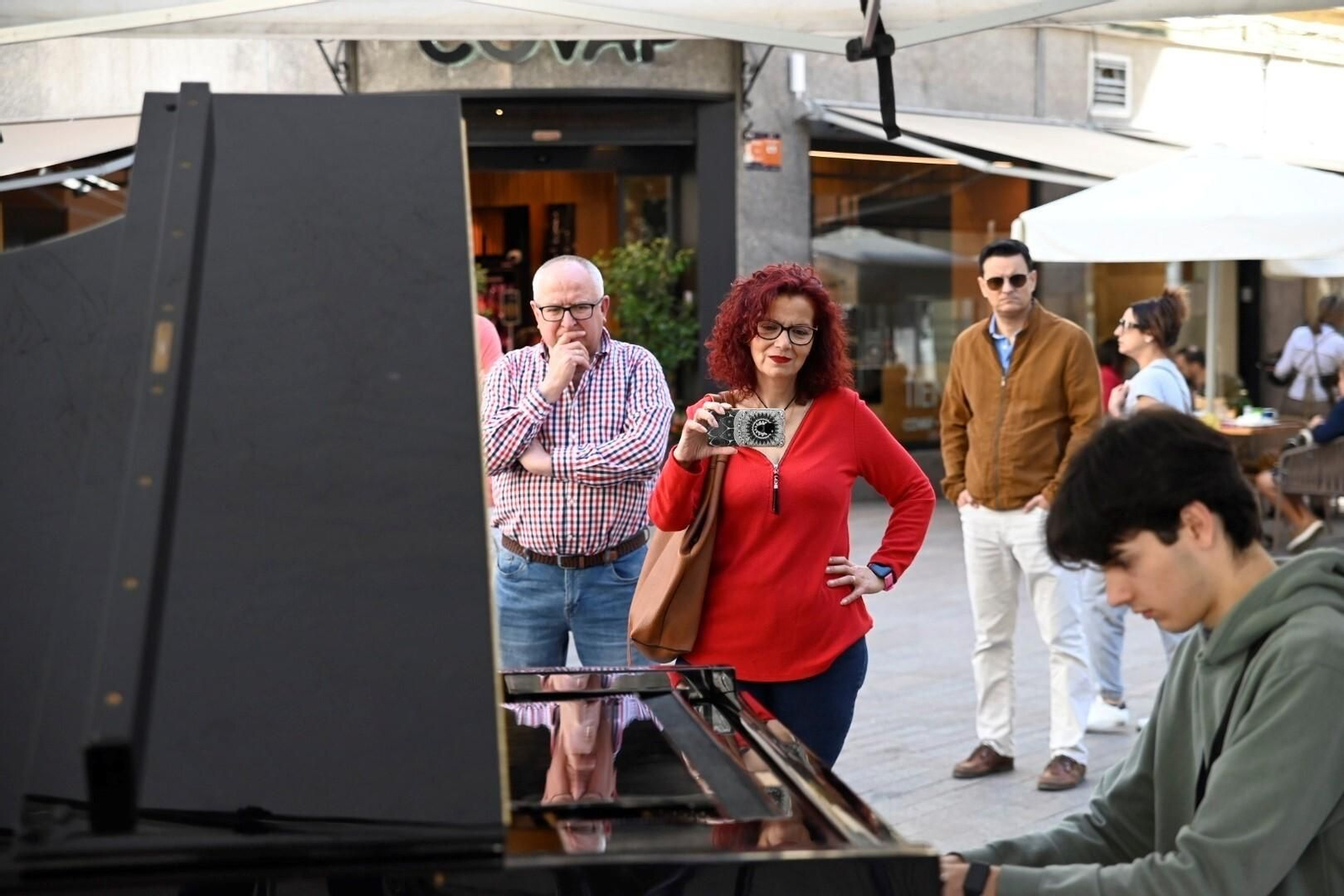 'Pianos en la calle' llena el centro de Córdoba de música, en imágenes