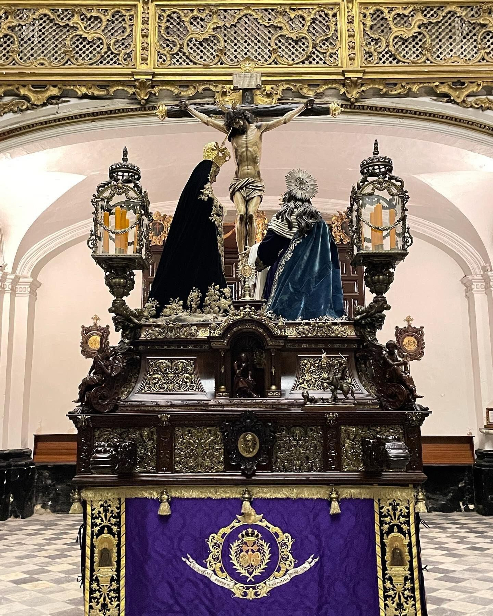 El paso de misterio de Piedad, dispuesto en Santiago para la procesión Magna. El paso de misterio de Piedad, dispuesto en Santiago para la procesión Magna.