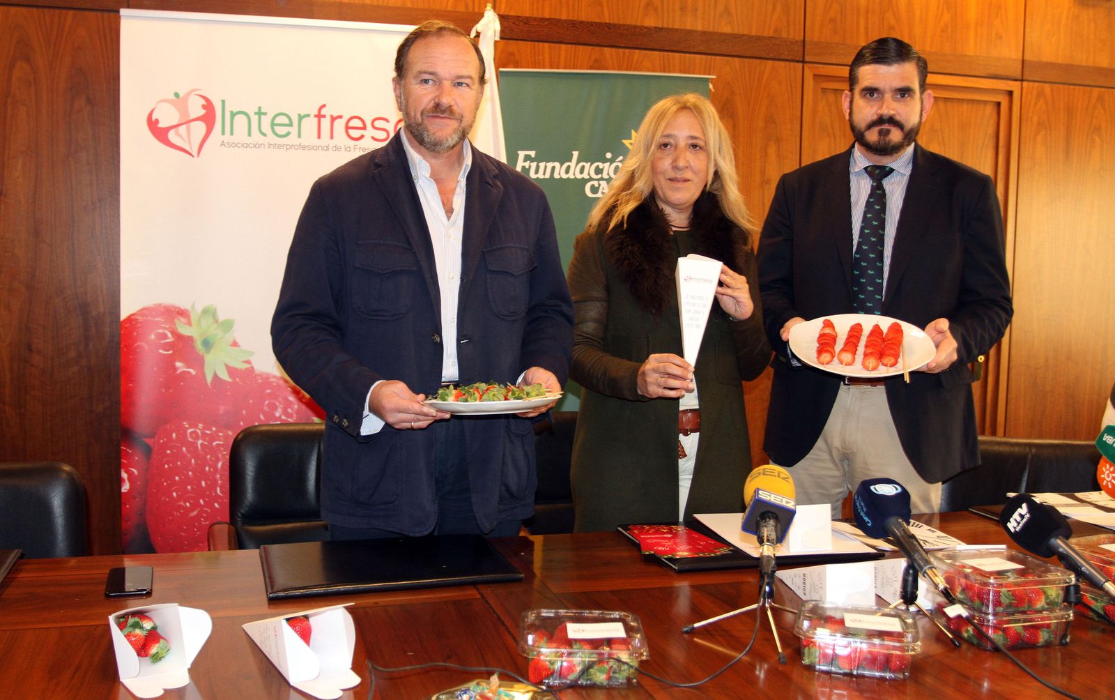 José Luis García-Palacios, Felisa Gimeno y Pedro Marín, ayer en la presentación de la campaña.