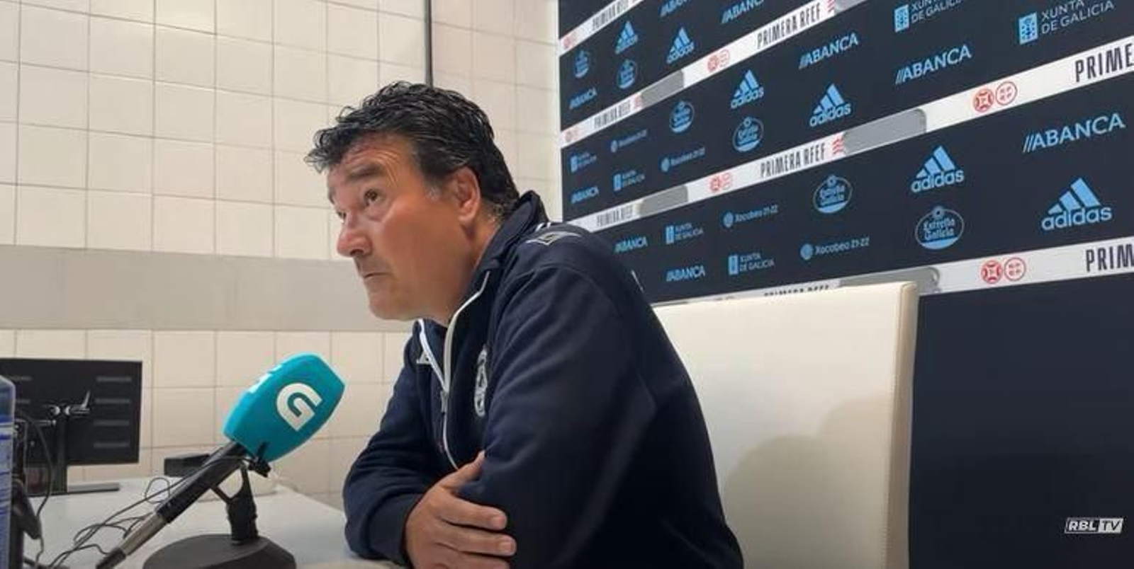 Escobar, en la rueda de prensa en Vigo.