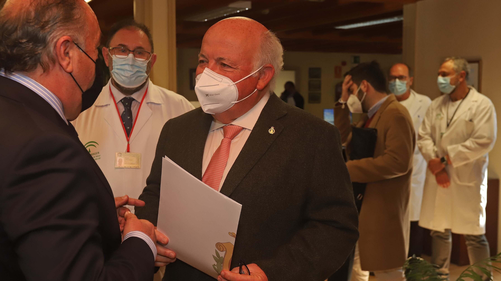 Visita de Jesús Aguirre al hospital Punta Europa en Algeciras