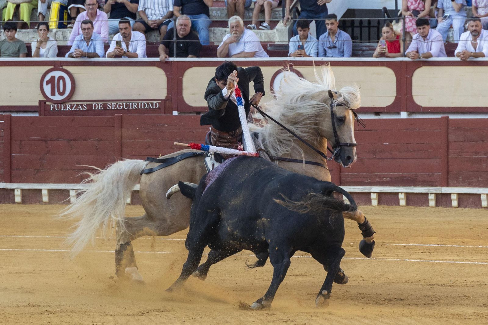 Las imágenes de la corrida de toros en El Puerto: puerta grande para Talavante