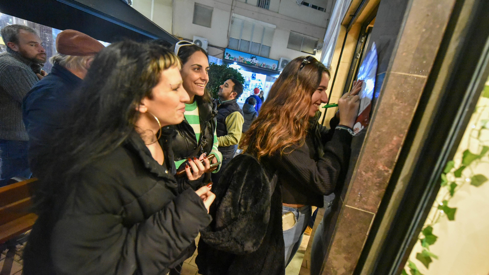 La yincana solidaria 'A por el gordo' en La Línea, en imágenes