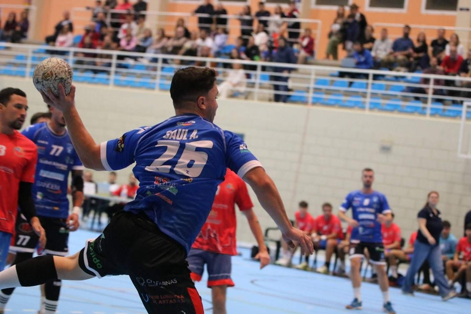 El canterano-sureño Saúl en plena ejecución de un disparo en un partido de este curso.