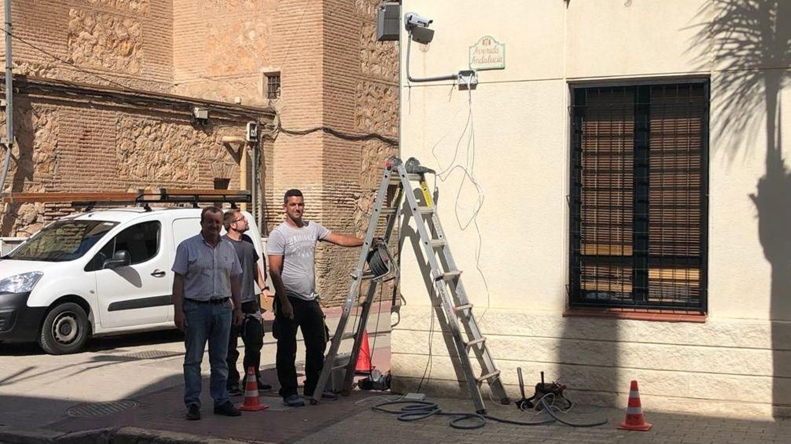 Foto de archivo de la instalación en 2019 de las cámaras de videovigilancia.