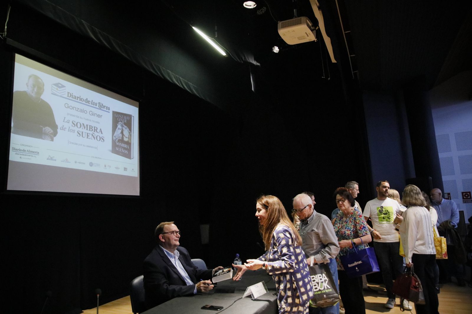 Imágenes del libro "La sombra de los sueños" de Gonzalo Giner