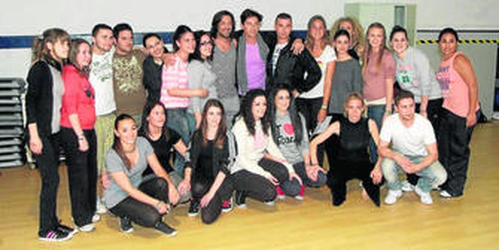 Rafael Amargo con los alumnos que participan en el curso que imparte en la UAL.