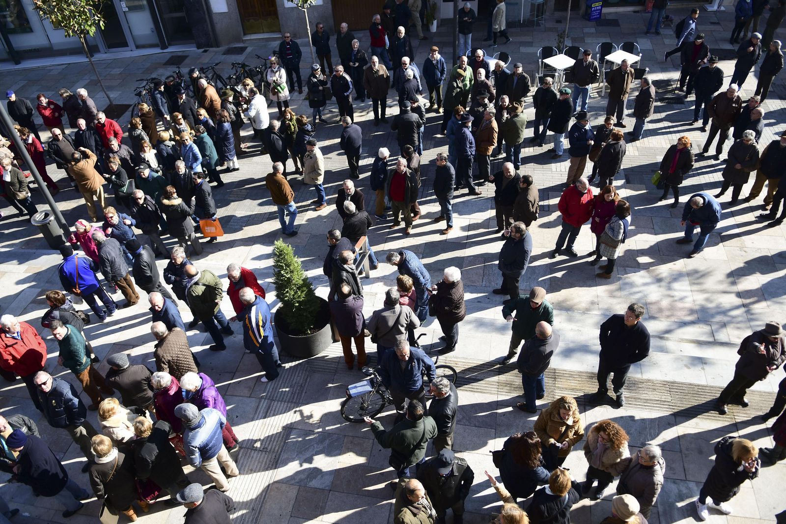 Las imágenes de la capilla ardiente de Pablo García Baena