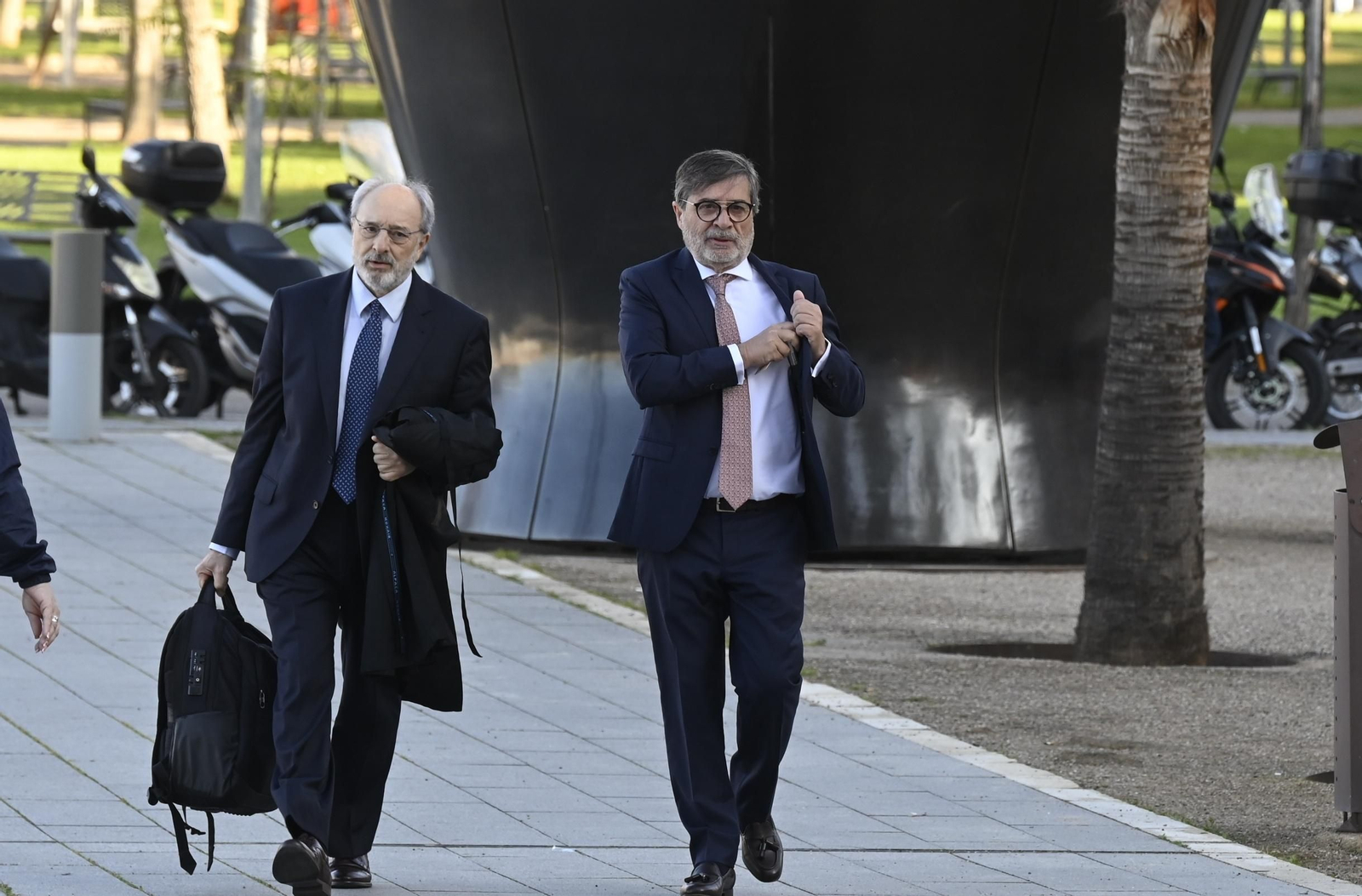 El inicio del juicio contra los expresidentes del Córdoba CF, Carlos González y Jesús León, en imágenes