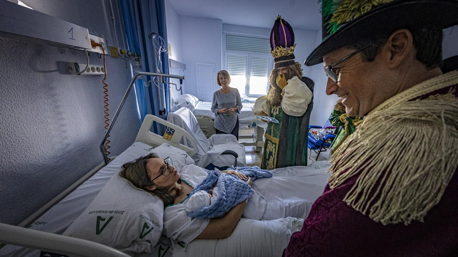 Las imágenes de SS.MM. los Reyes Magos en Cádiz: Visitas y cabalgata