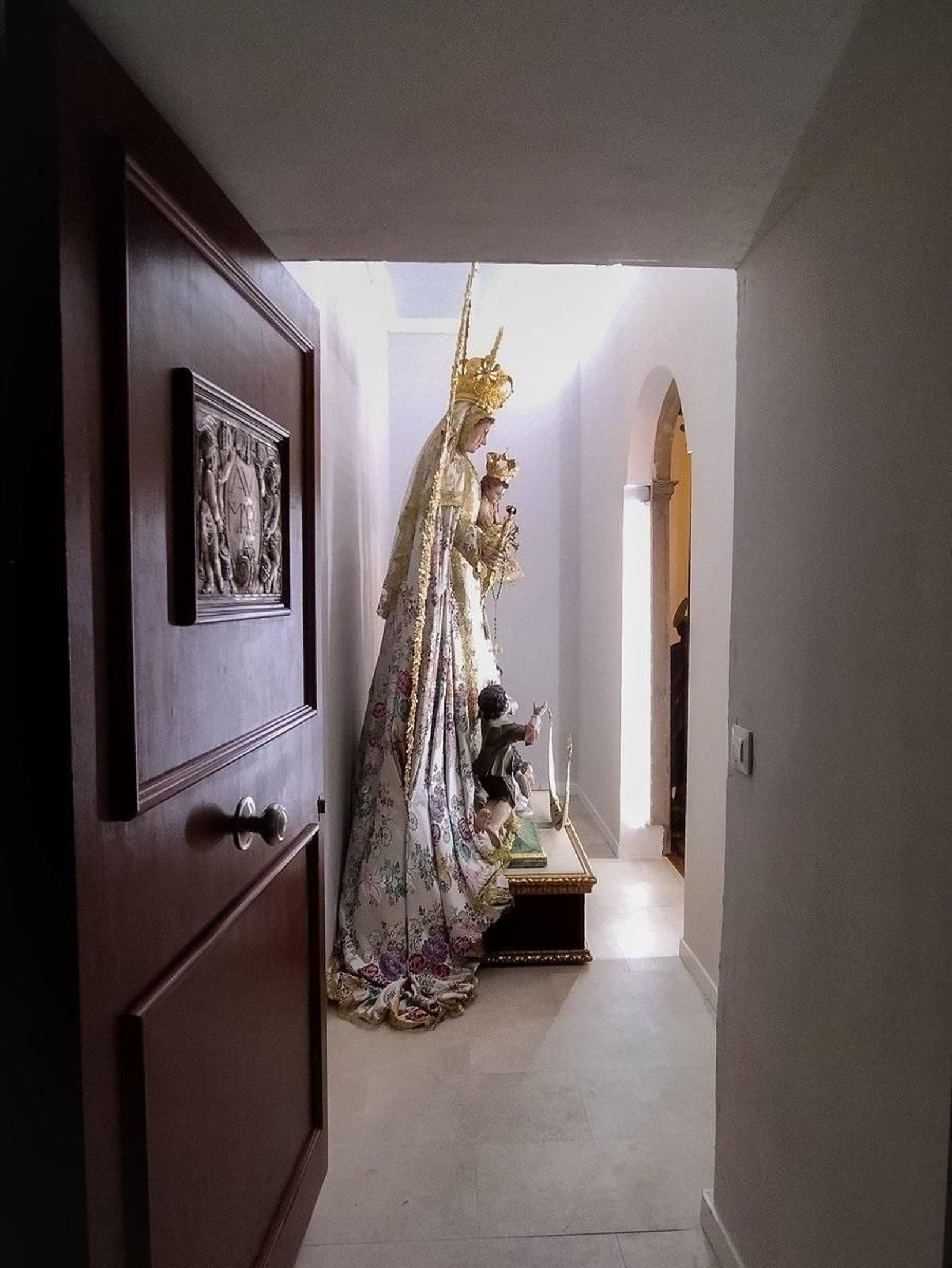Acceso al camarín de la Virgen de los Desamparados