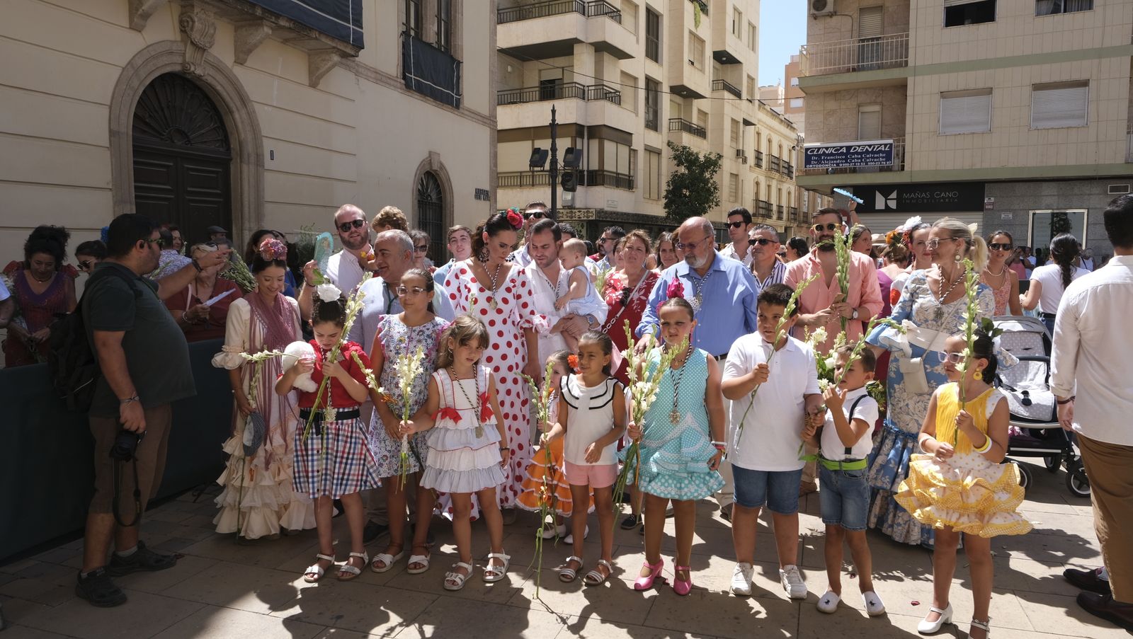 Imágenes de la ofrenda floral a la Virgen del Mar. Feria de Almería 2022