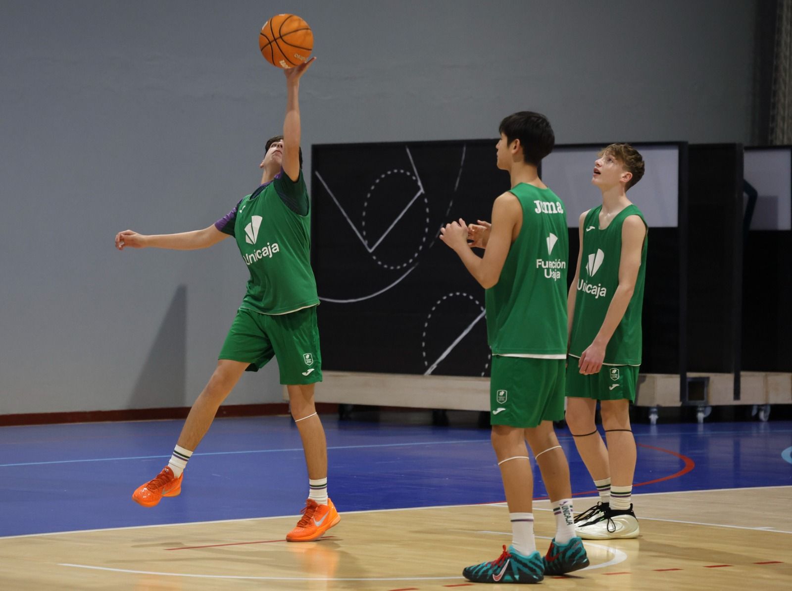 Ilusión, sonrisas y nervios en el Unicaja antes de la Minicopa