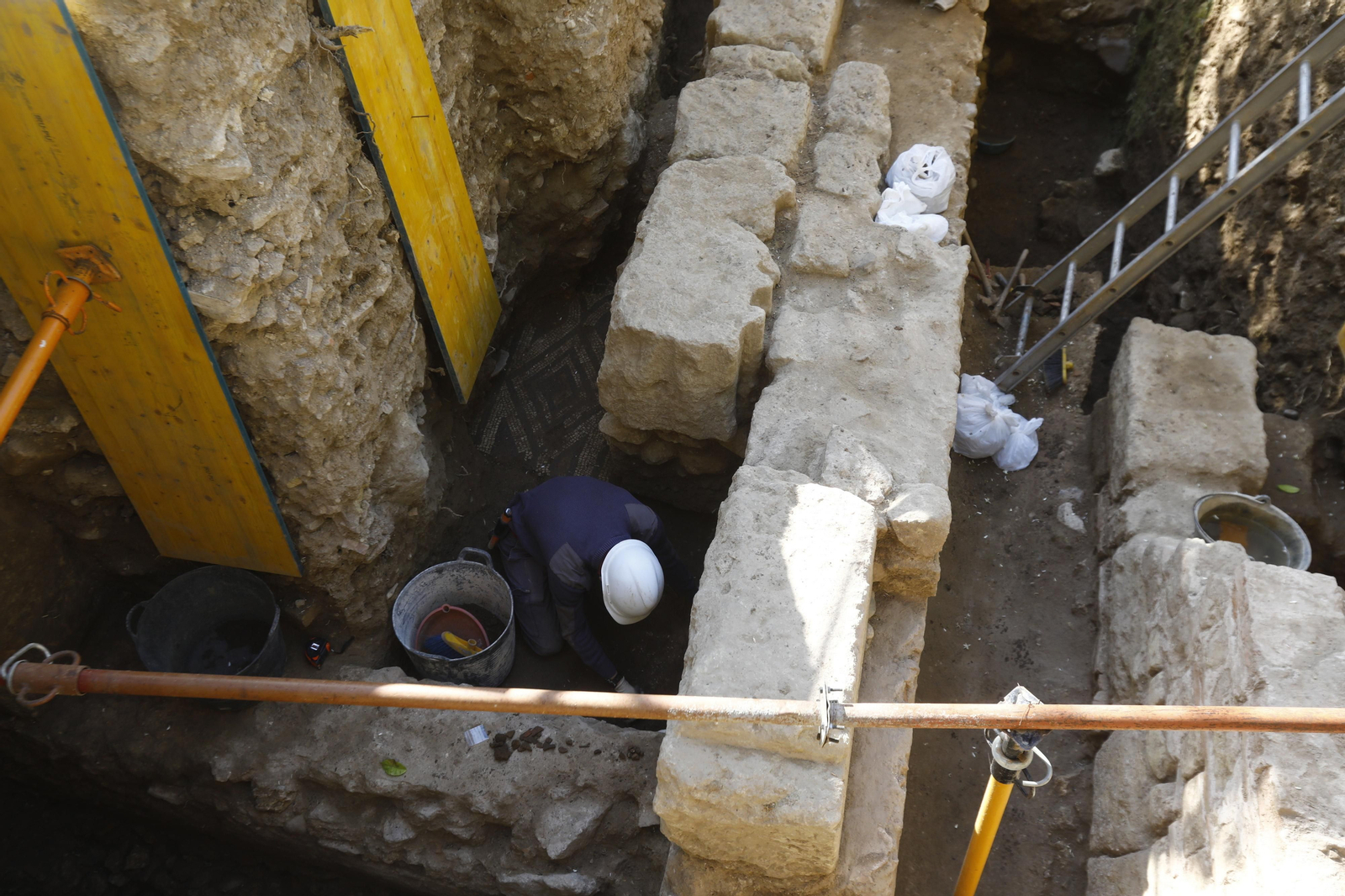 Las imágenes de las catas arqueológicas en la Mezquita - Catedral de Córdoba