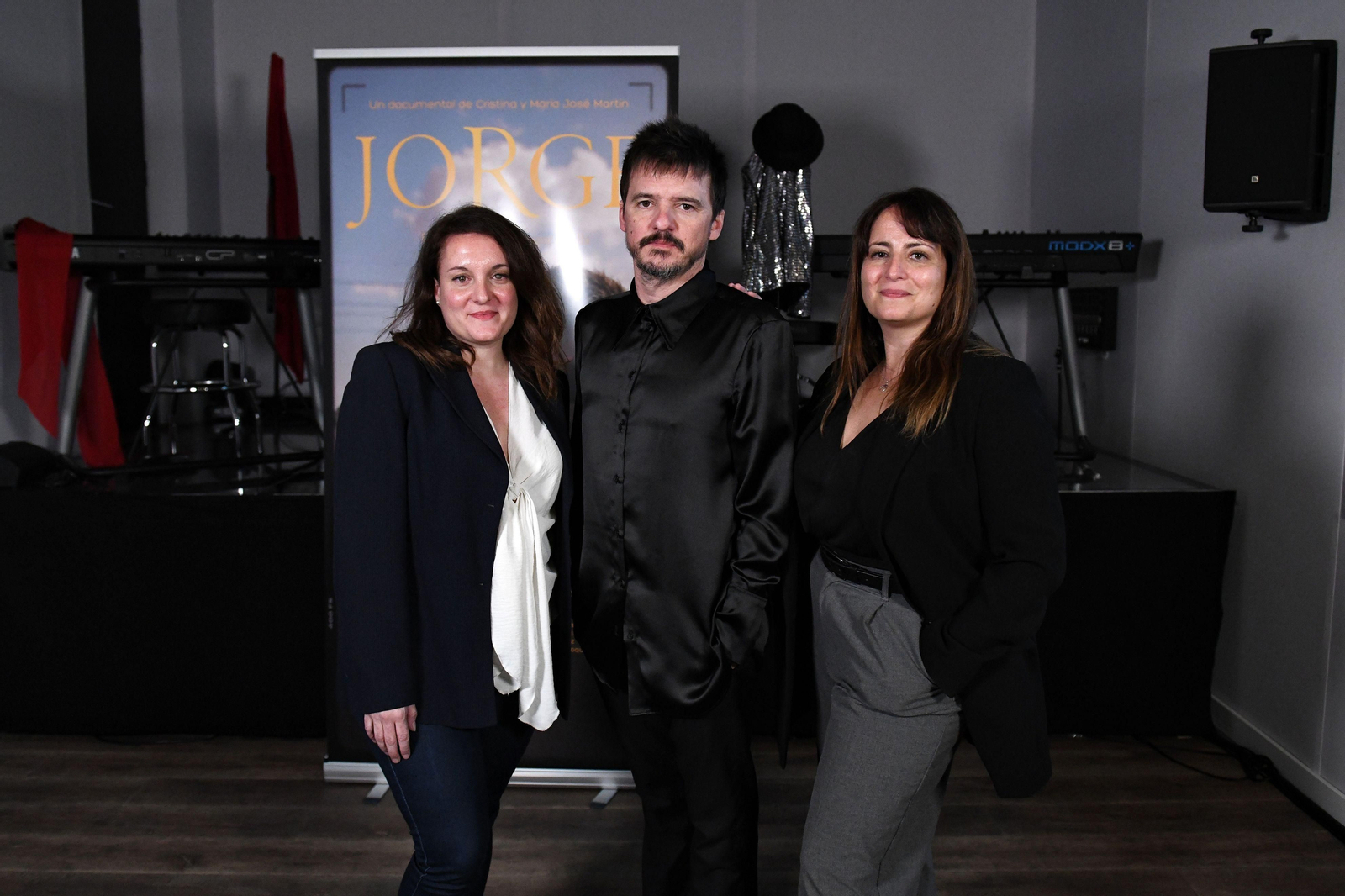 Coque Malla junto a las hermanas Martín Barcelona