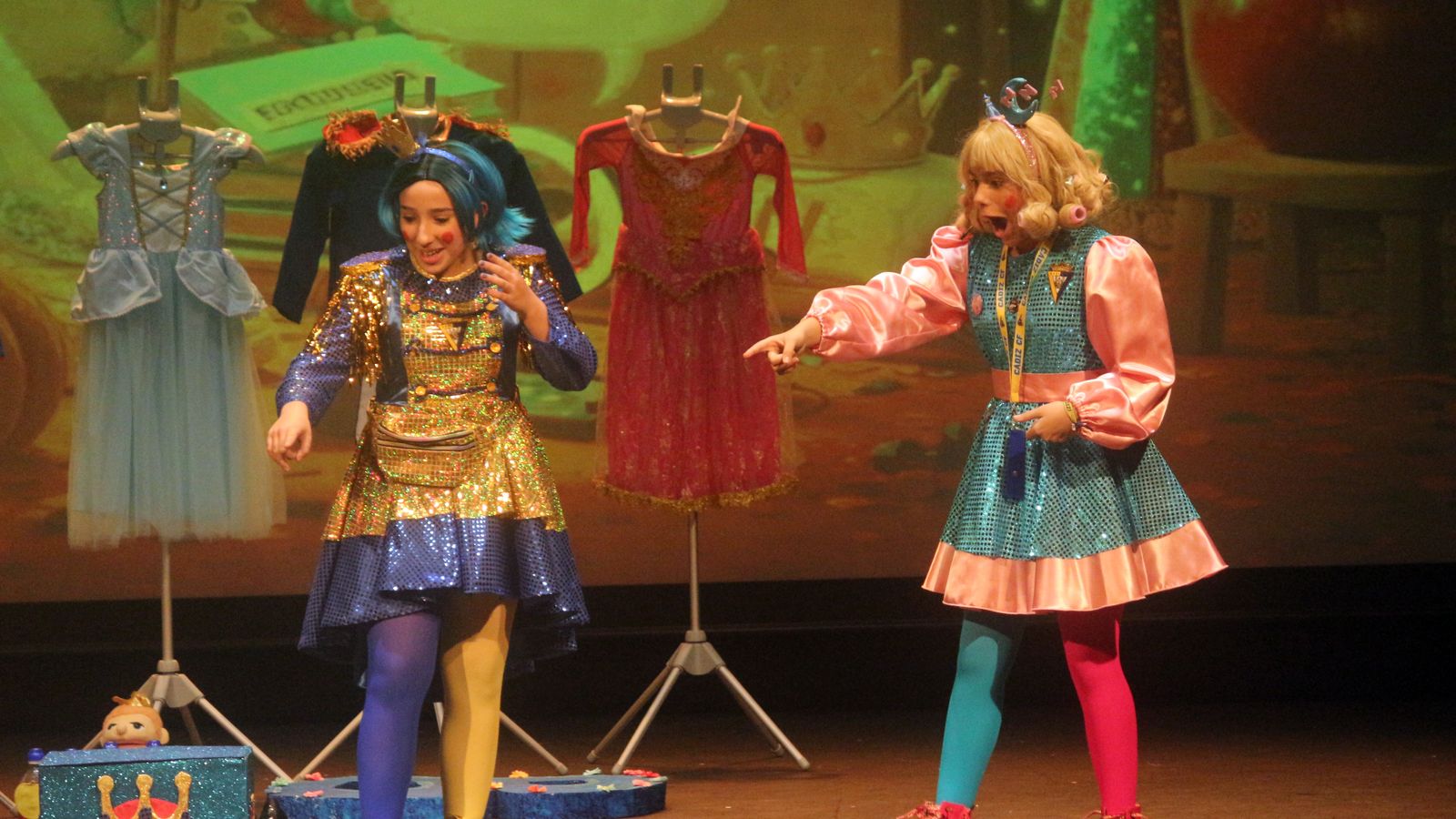 Integrantes del cuarteto y ‘Las tatatatataranietas del colorín colorado’