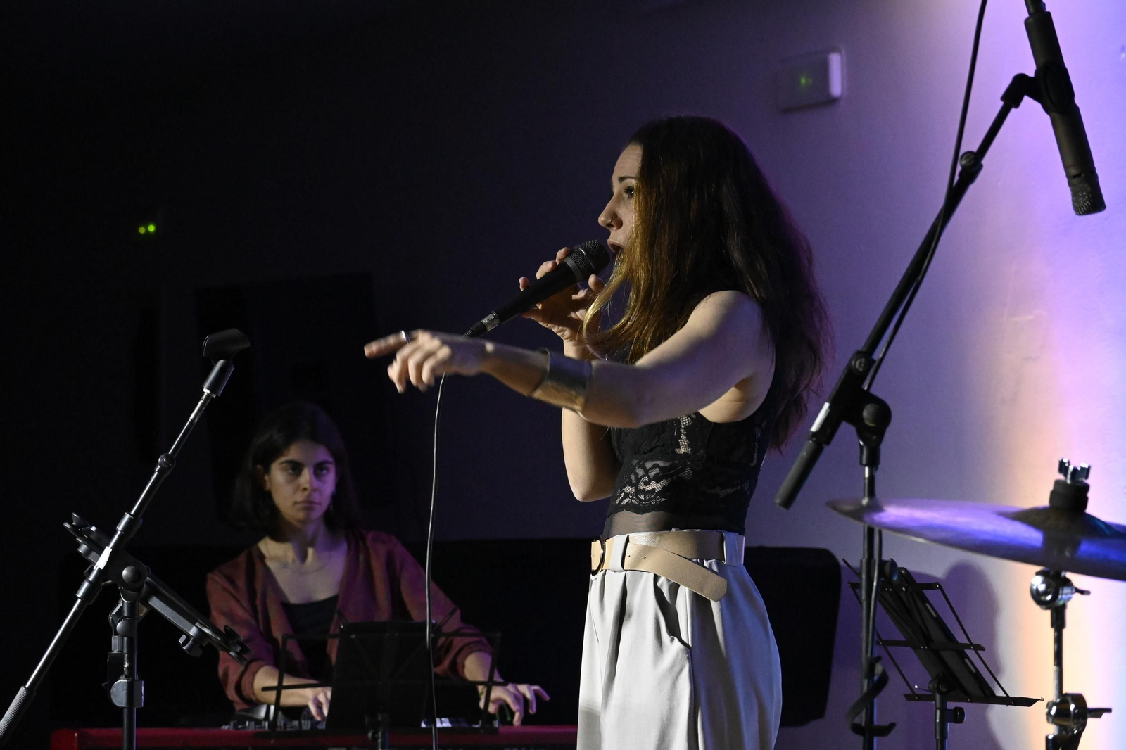 Actuación de Antonia Ferrá dentro del ciclo 'Música y otros ritmos' en imágenes