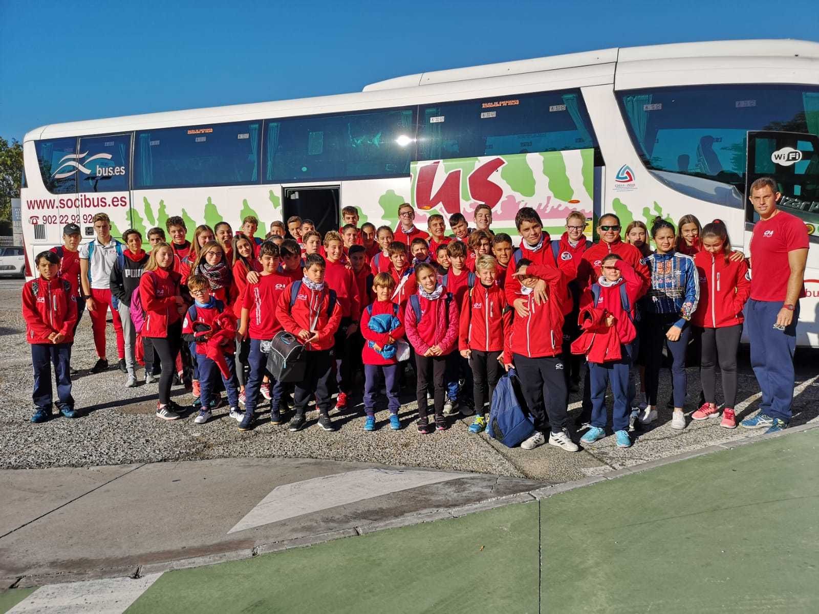 La expedición del Piragüismo Algeciras, en Sevilla.