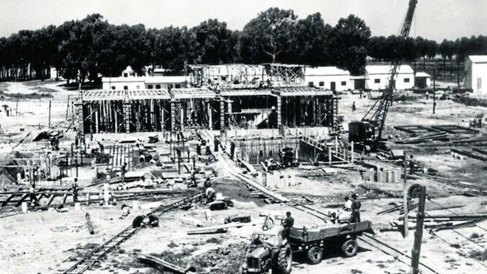 Las primeras paredes de los edificios se comenzaron a ver en 1959.
