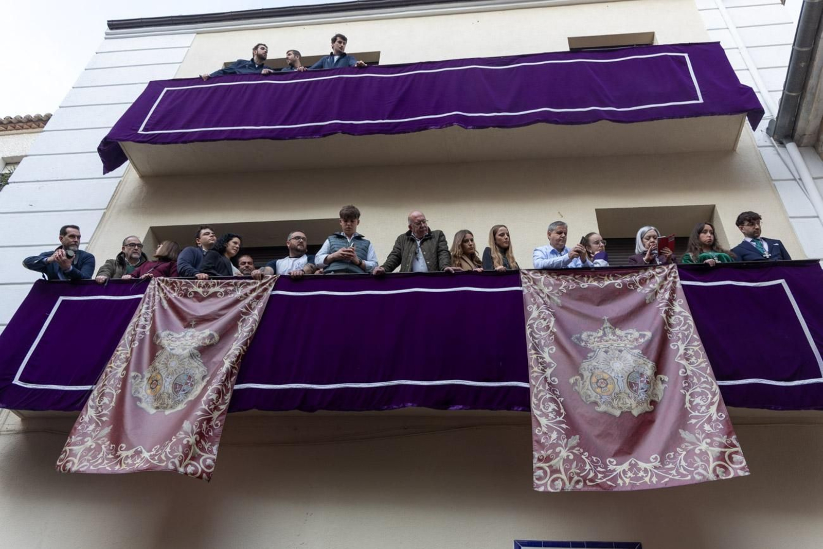 Las cofradías de la Vera Cruz, Expiración y Gran Poder lucen sus cortejos en la calle