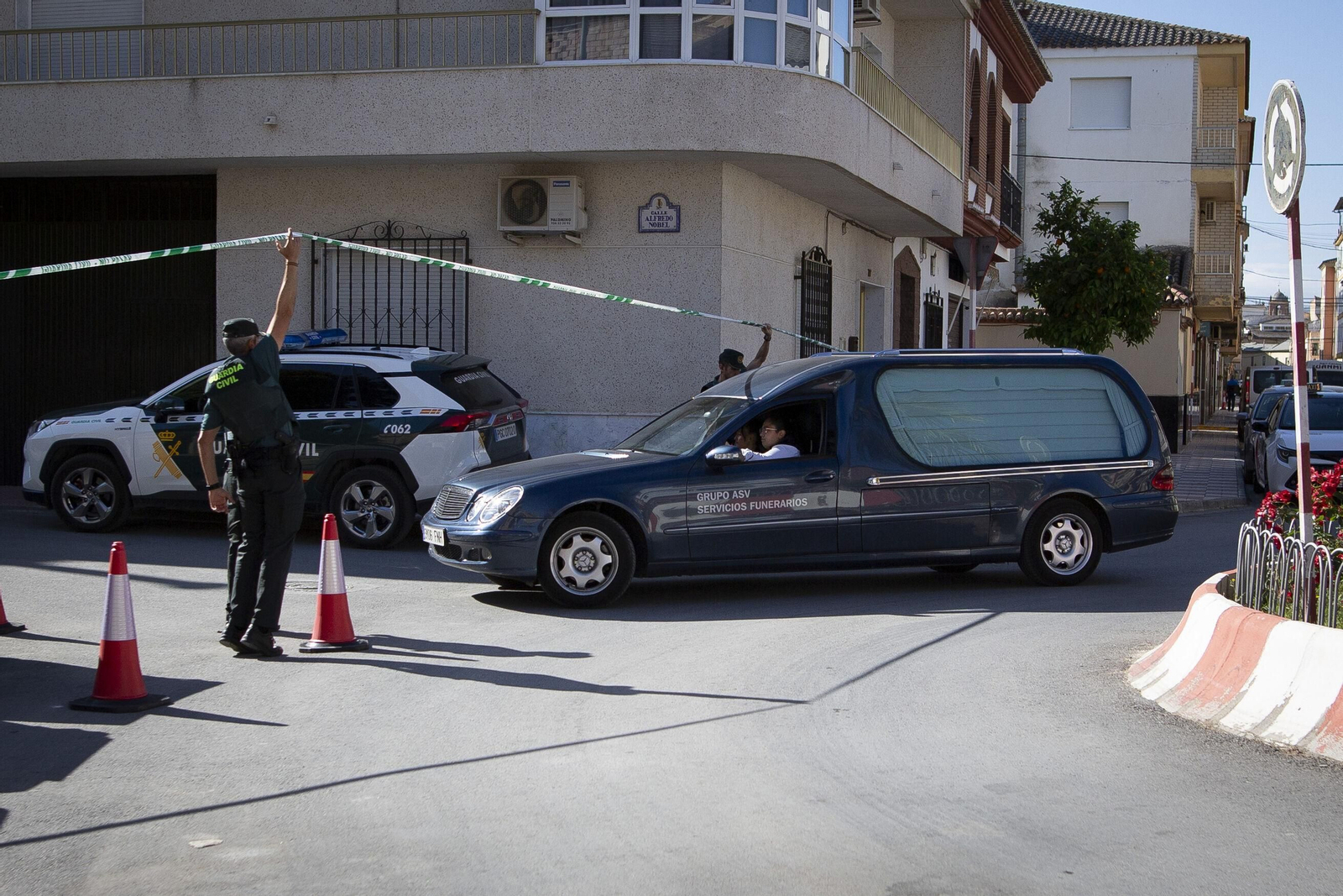 Autorizan el entierro de los dos menores asesinados por su abuelo en Huétor Tájar por la mejoría del padre Autorizan el entierro de los dos menores asesinados por su abuelo en Huétor Tájar por la mejoría del padre