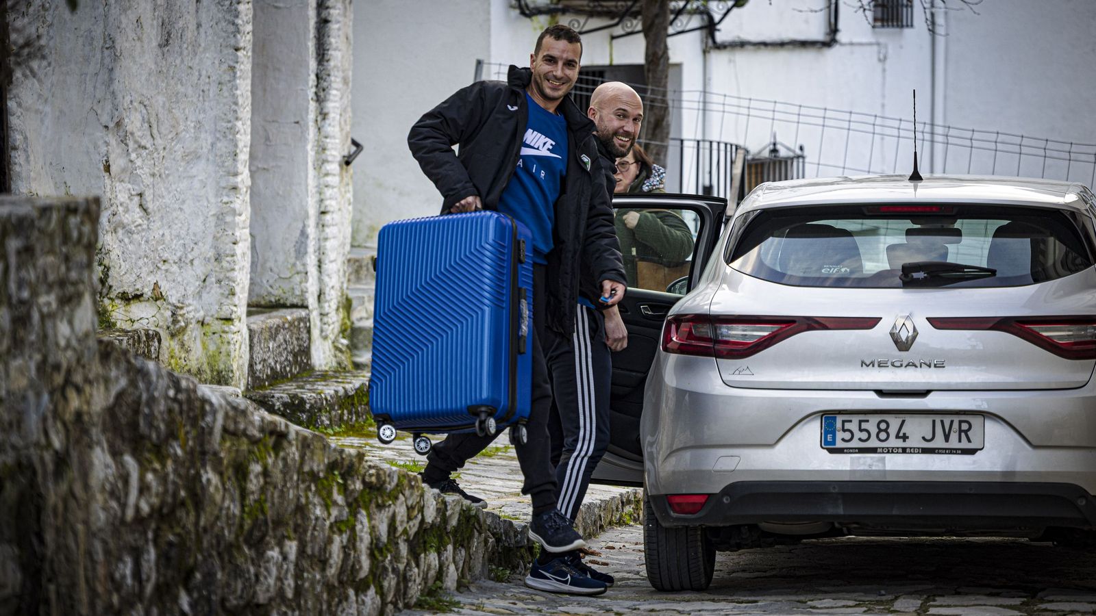 Las imágenes del retorno de los vecinos de Grazalema a sus casas después de once días desalojados