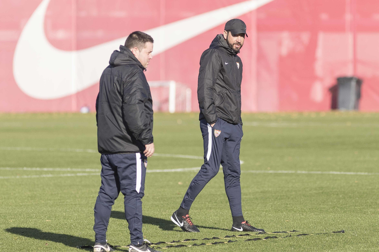Pablo Machín, junto a uno de sus ayudantes, el analista Carlos Martínez.