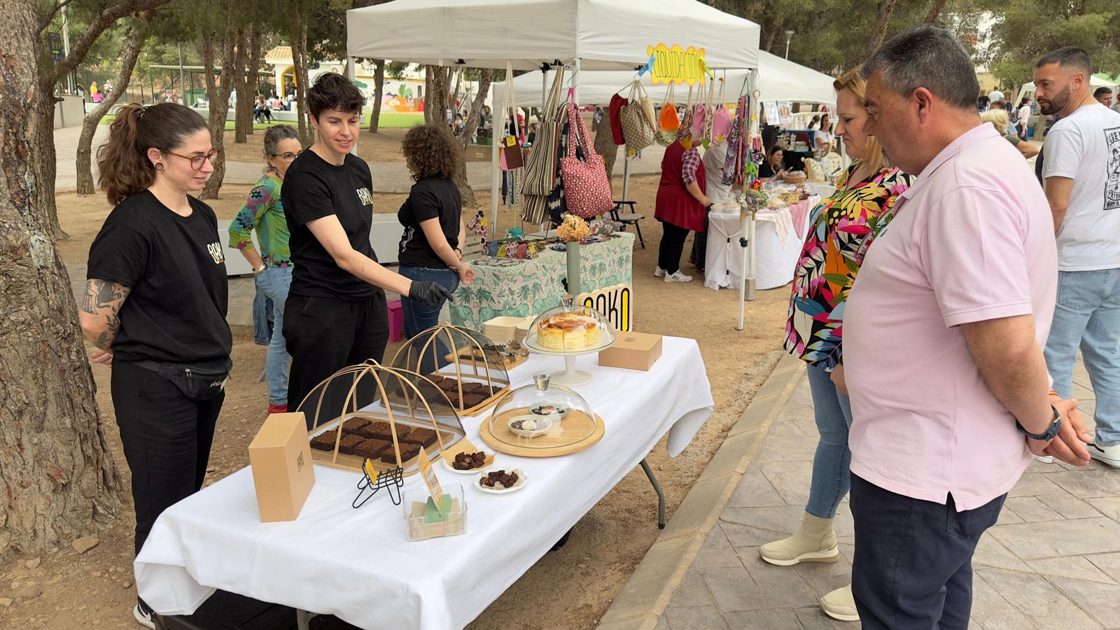 Uno de los puestos de 'ArtesanHU'.