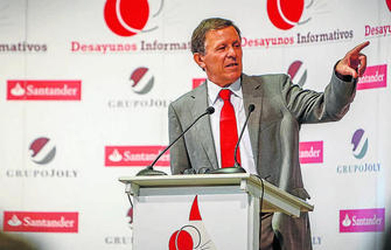 José Luis Blanco, en un momento de su intervención ayer en el Palacio de Congresos.