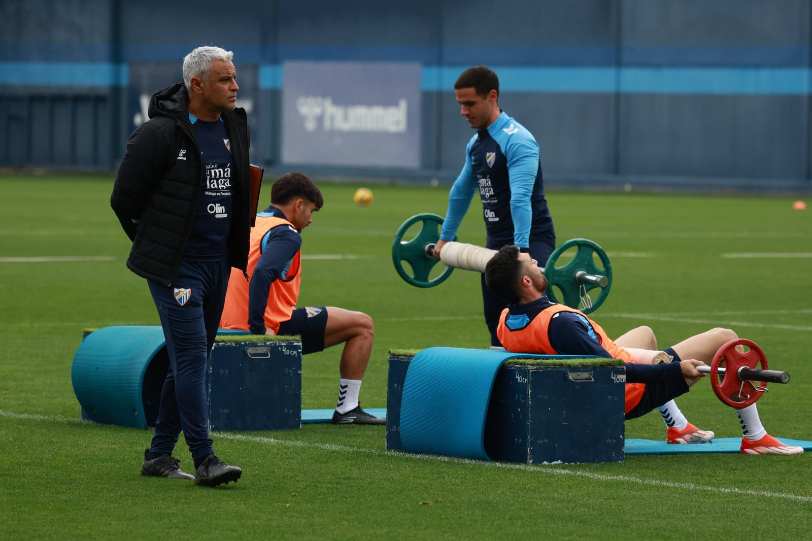 Ramón Enríquez: El capitán reaparece en muletas y sonriente