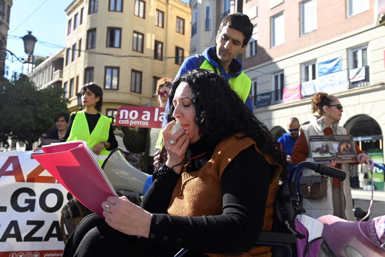 La manifestación para acabar con la caza con perros en Córdoba, en imágenes