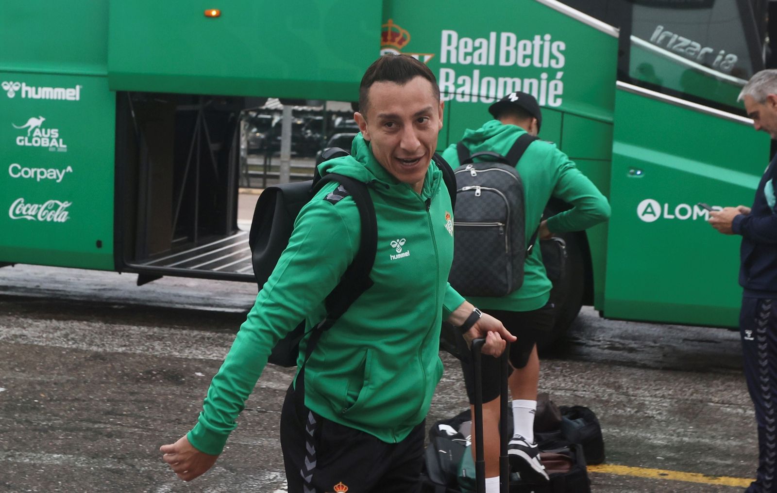 Las fotos de la salida del Betis para Chipre