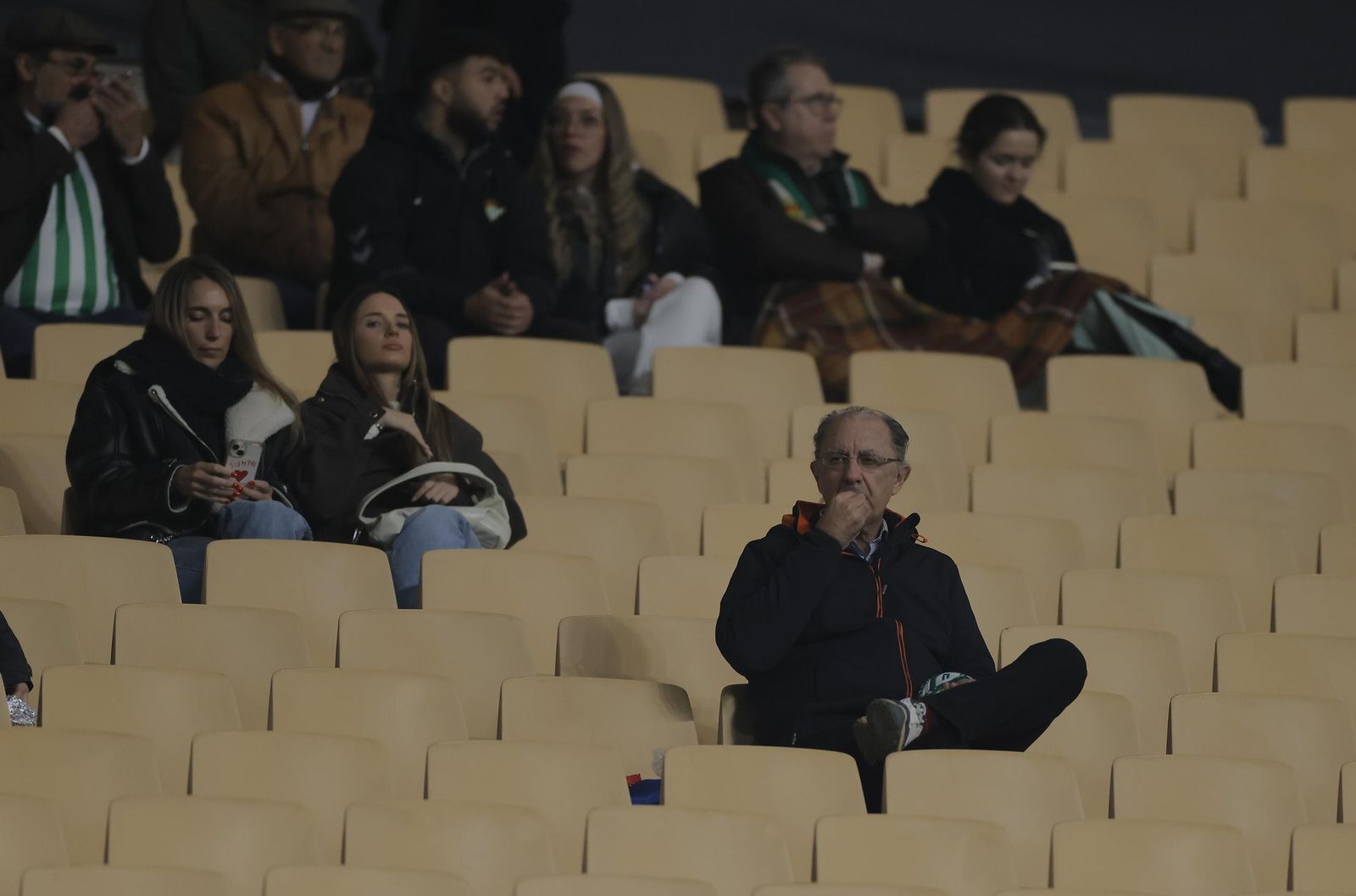 Búscate en las fotos del Betis - Utrecht