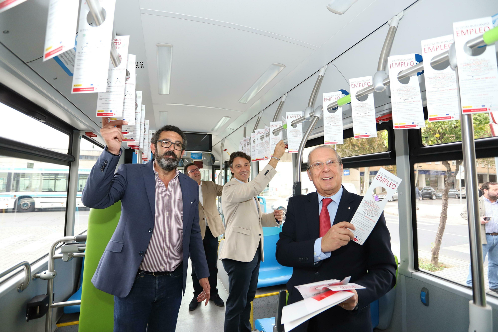 Presentación de la campaña 'El empleo va en autobús'.