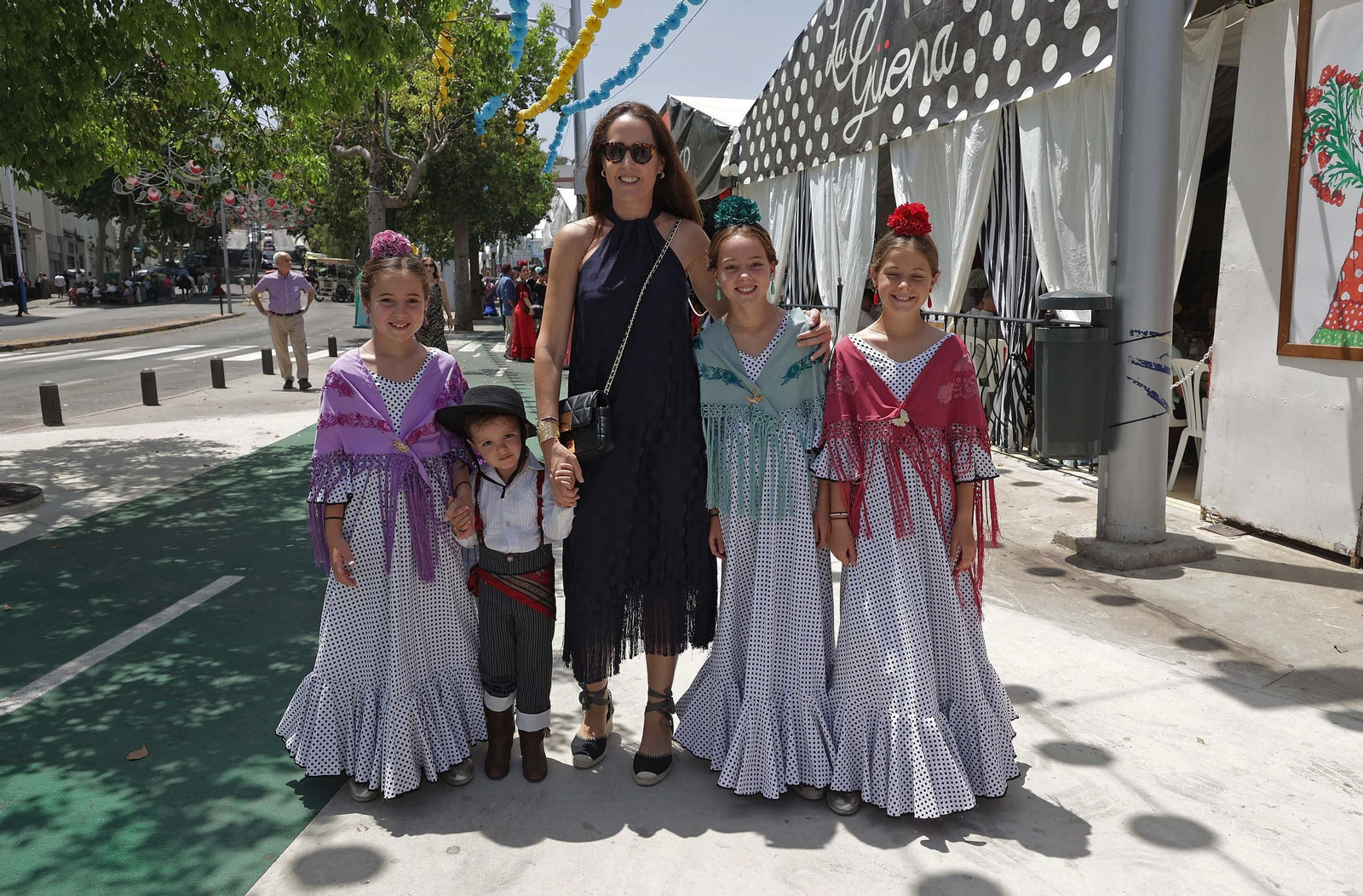 Búscate en las fotos del Domingo por Sevillanas de la Feria Real de Algeciras 2025