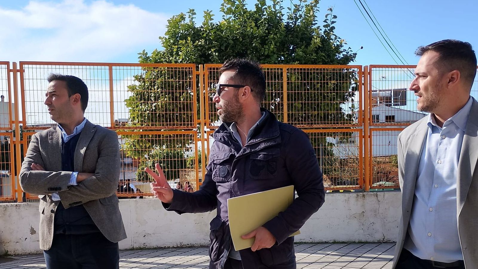 Visita de Carlos Soriano y Alberto Moreno visitando los colegios en los que se están llevando a cabo las reparaciones.