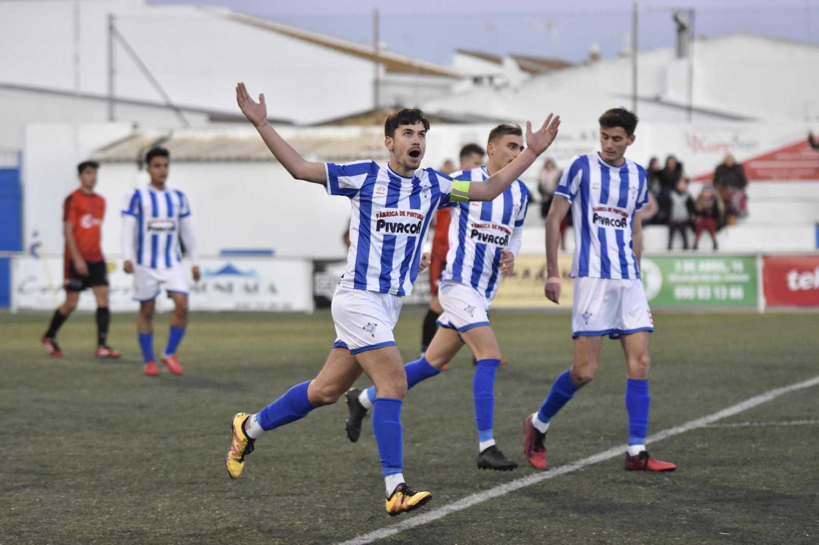 Sergio Chama celebra el gol de la victoria del Bollullos contra el Ayamonte. Sergio Chama celebra el gol de la victoria del Bollullos contra el Ayamonte.