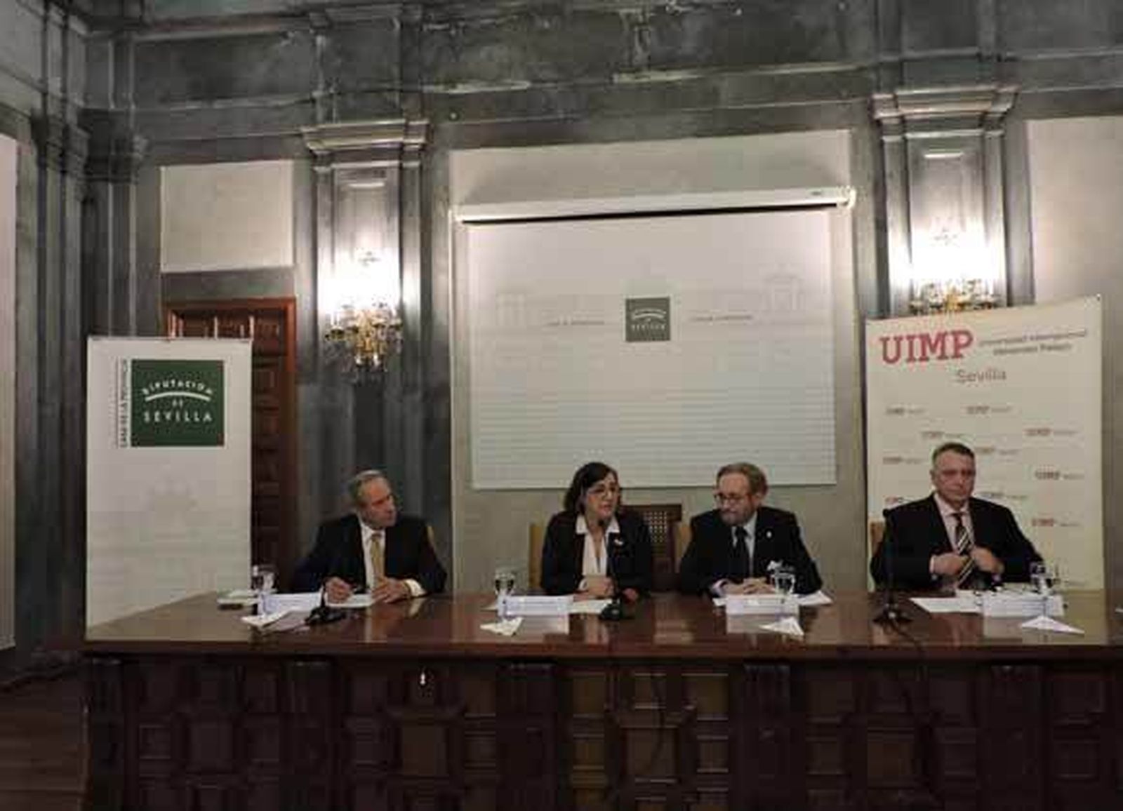 El embajador de España presenta un libro sobre Gibraltar