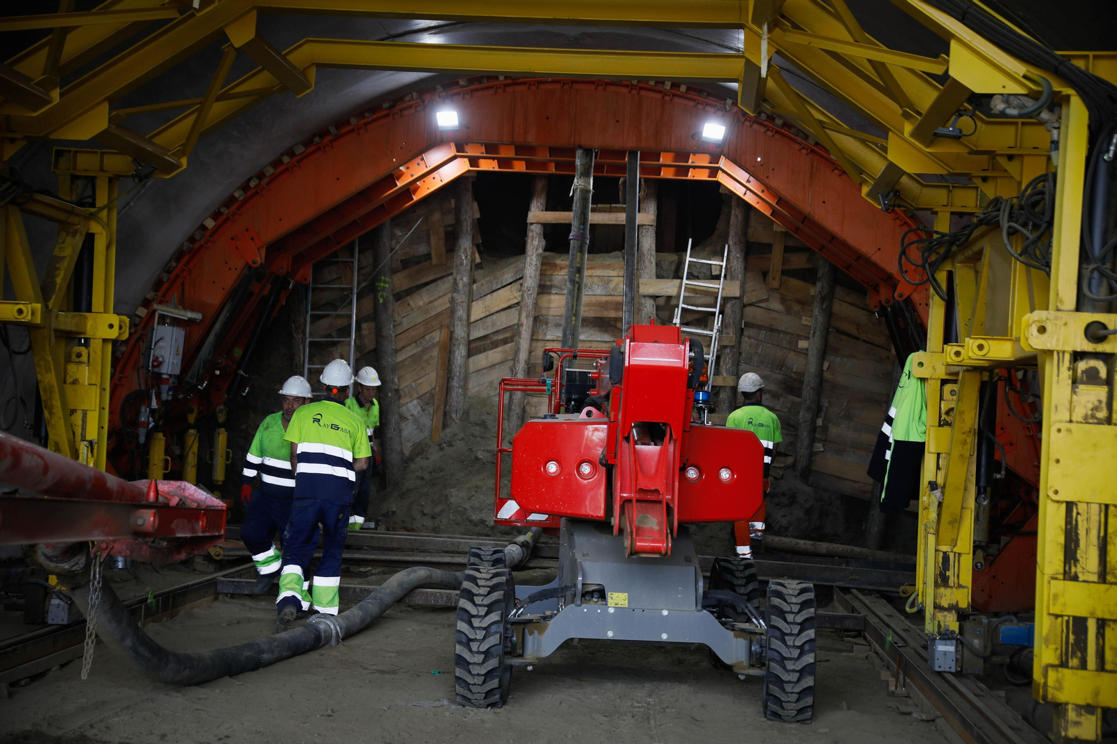 Así están las obras del túnel de Viator en la línea de alta velocidad de Adif, en imágenes