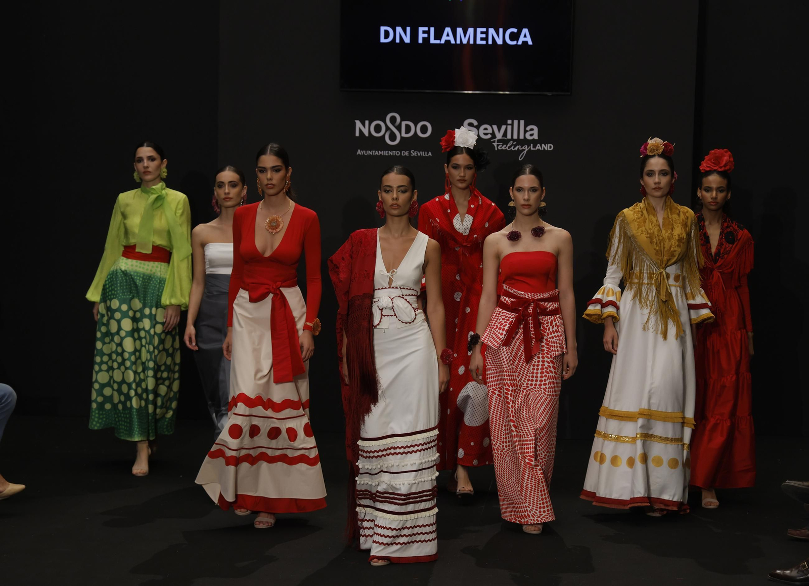 Emprende Lunares, el desfile de moda flamenca de DN Flamenca, que anticipa la Feria de Abril: todas las fotos.