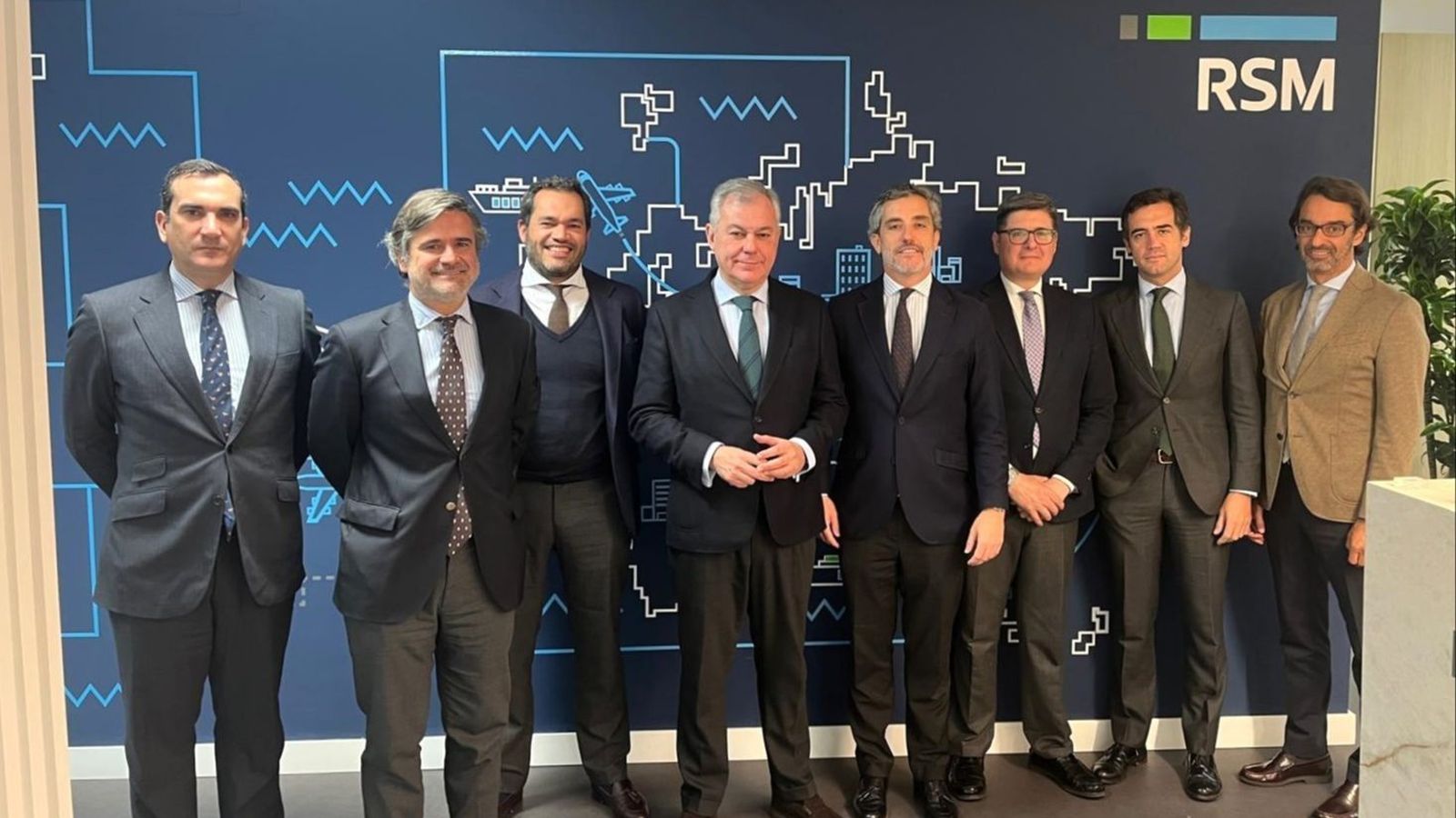 El alcalde de Sevilla, José Luis Sanz, visita las nuevas oficinas de RSM