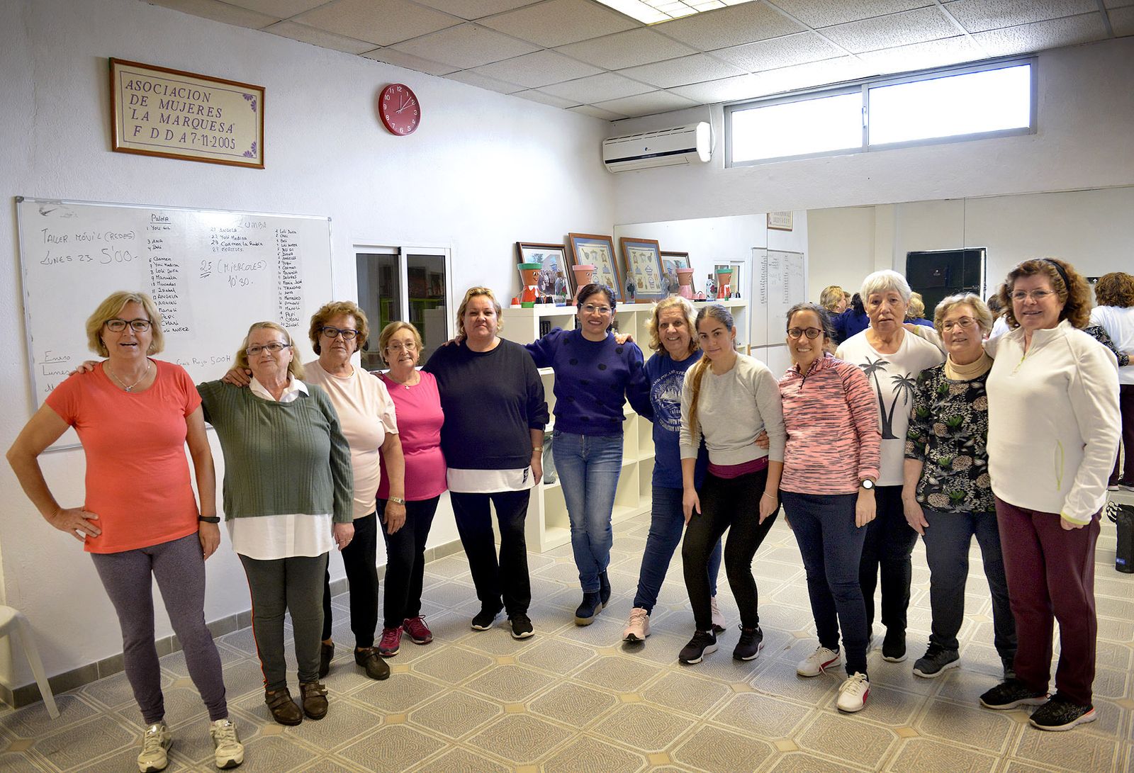 La delegada de Igualdad, Ana Hérica ramos, visita la asociación de Mujeres La Marquesa.