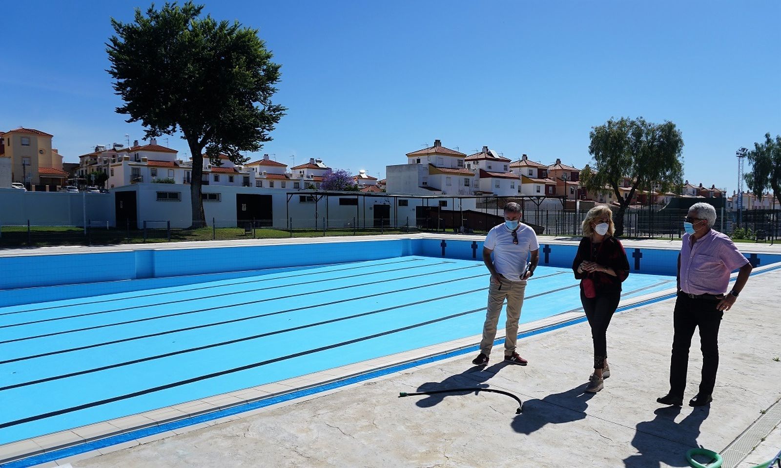 La alcaldesa, Carmen Herrera, visita las instalaciones para conocer los últimos trabajos de reforma, mantenimiento y adaptación a la normativa antes de la reapertura.