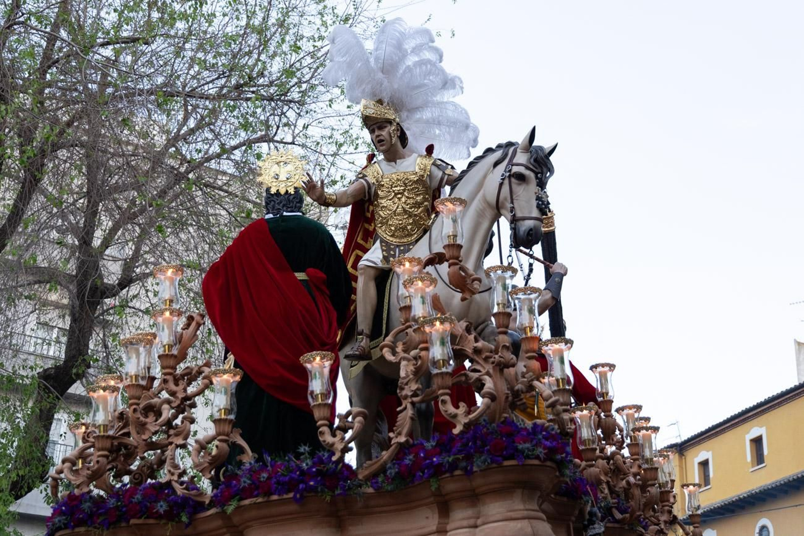 Las cofradías de la Vera Cruz, Expiración y Gran Poder lucen sus cortejos en la calle