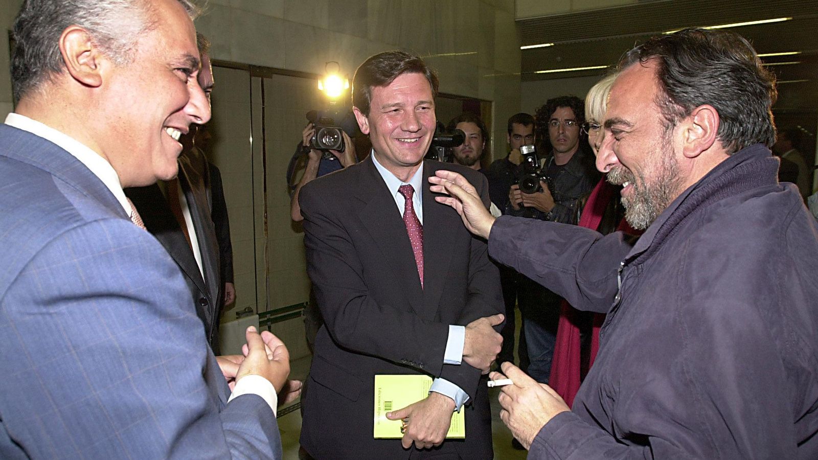 Javier Arenas, Antonio Gutiérrez y Eduardo Saborido, en el club Antares.